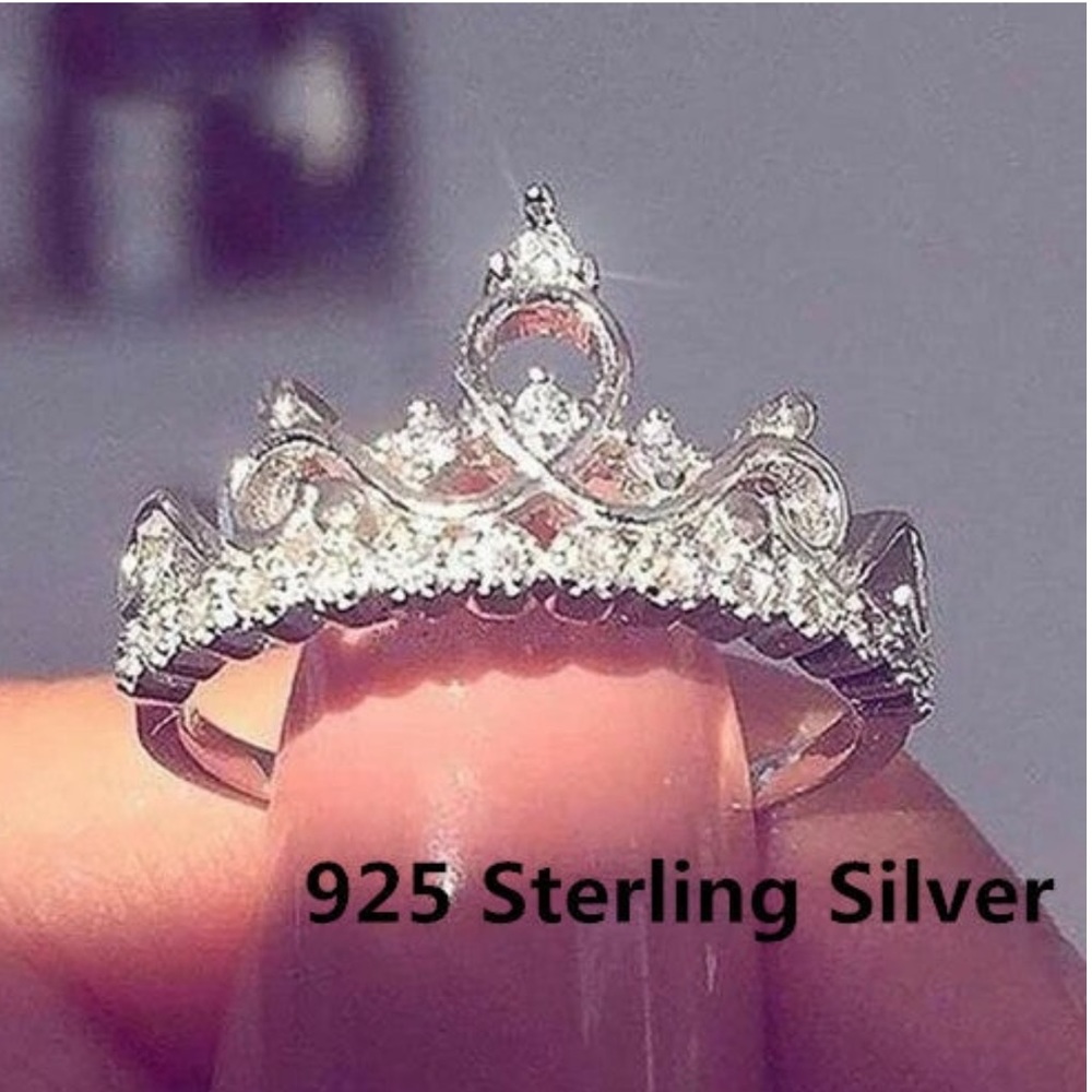 ๐ Gorgeous ๐ Crown Ring - Picture 1 of 4